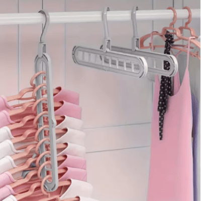 cinq cintres plastique organisateur trois blanc deux rose