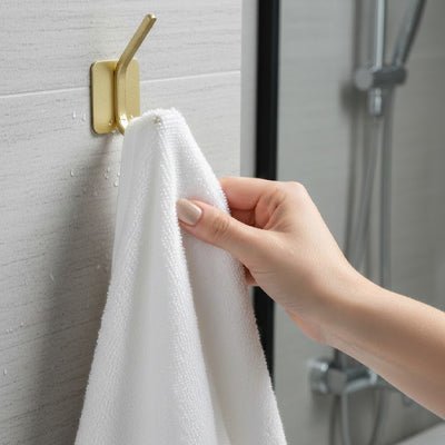 crochet mural basique dore serviette blanche