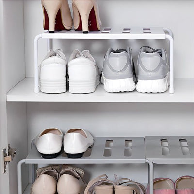 deux rangement de chaussures blanc petit gris grand