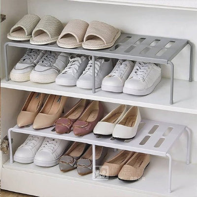 deux rangement de chaussures un blanc un gris plein