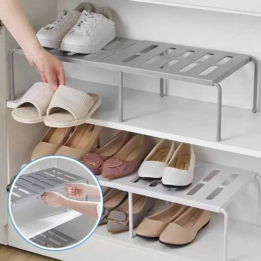 deux rangement de chaussures un blanc un gris un detail