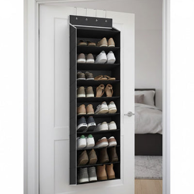 etagere a chaussures noire derriere porte grise
