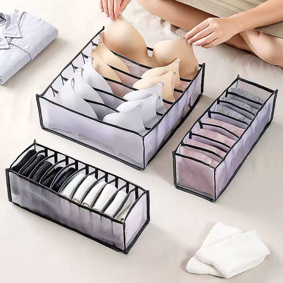 femme tirant soutien gorge organisateur tiroir