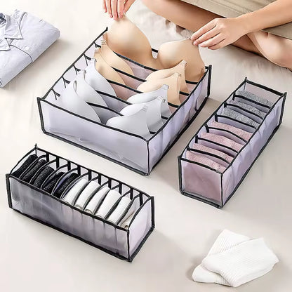 femme tirant soutien gorge organisateur tiroir