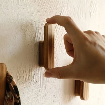 main tient crochet mural bois rustique format A