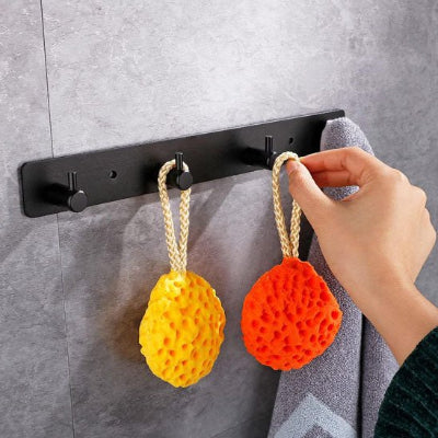 porte manteau mural noir quatre crochets eponge orange jaune