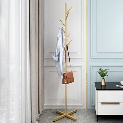 porte manteau sur pied doré avec chemise sac