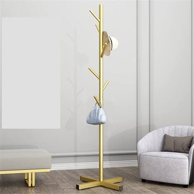 porte manteau sur pied doré chapeau blanc sac blanc