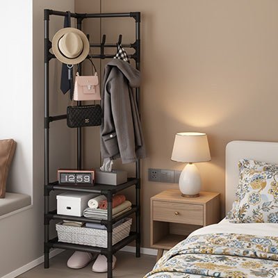 porte manteau sur pied noir chambre mur clair