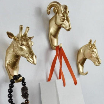 trois porte manteau mural trophee tete bouc cheval girafe